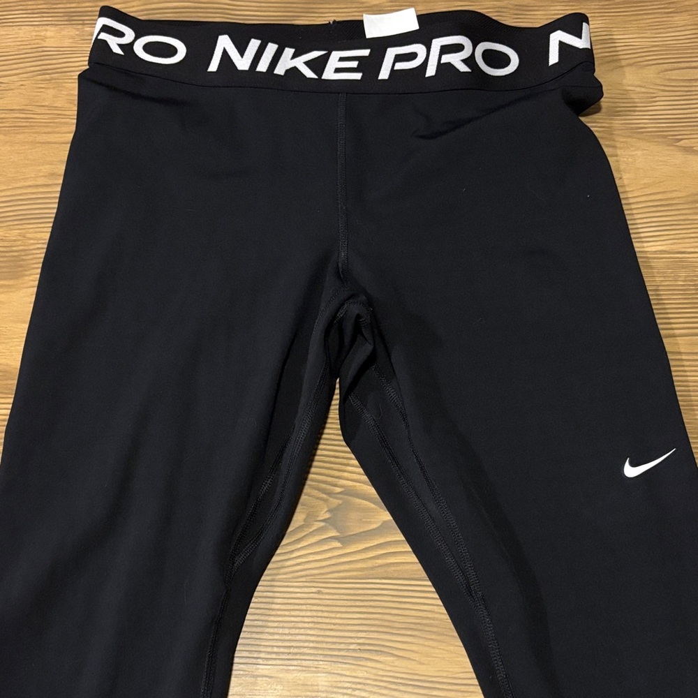 Nike Pro women’s 7/8 leggings
